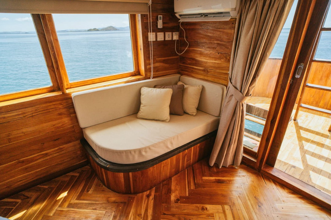 book Zada Nara Luxury Phinisi Charter 2026