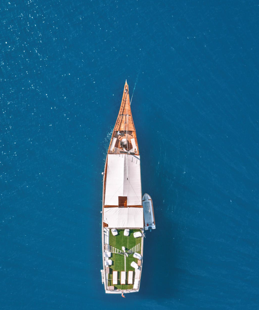 book Zada Nara Luxury Phinisi Charter 2026