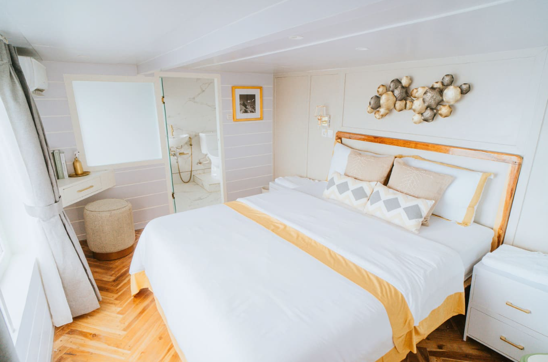 book Zada Nara Luxury Phinisi Charter 2026