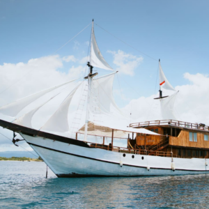 book Zada Nara Luxury Phinisi Charter 2026