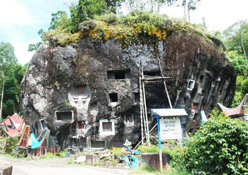 the Lemo Hanging Graves or Tarra Trees