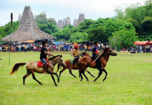 the high-roof houses in Ratenggaro