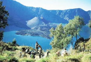 ummit Sunrise - Rinjani Trekking 4 Days 3 Nights