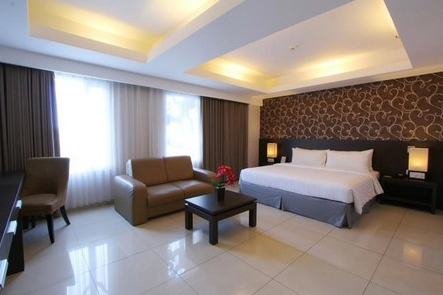 uxury Suite with Bathtub when you Book Crystal Kuta Hotel 2