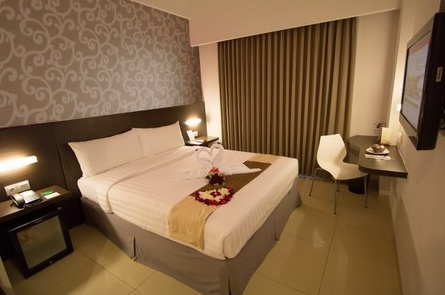 uxury Suite with Bathtub when you Book Crystal Kuta Hotel 4