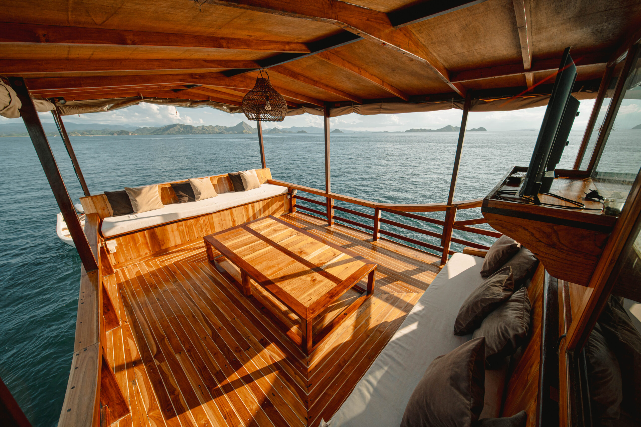 Small Group Diving Liveaboard Labuan Bajo