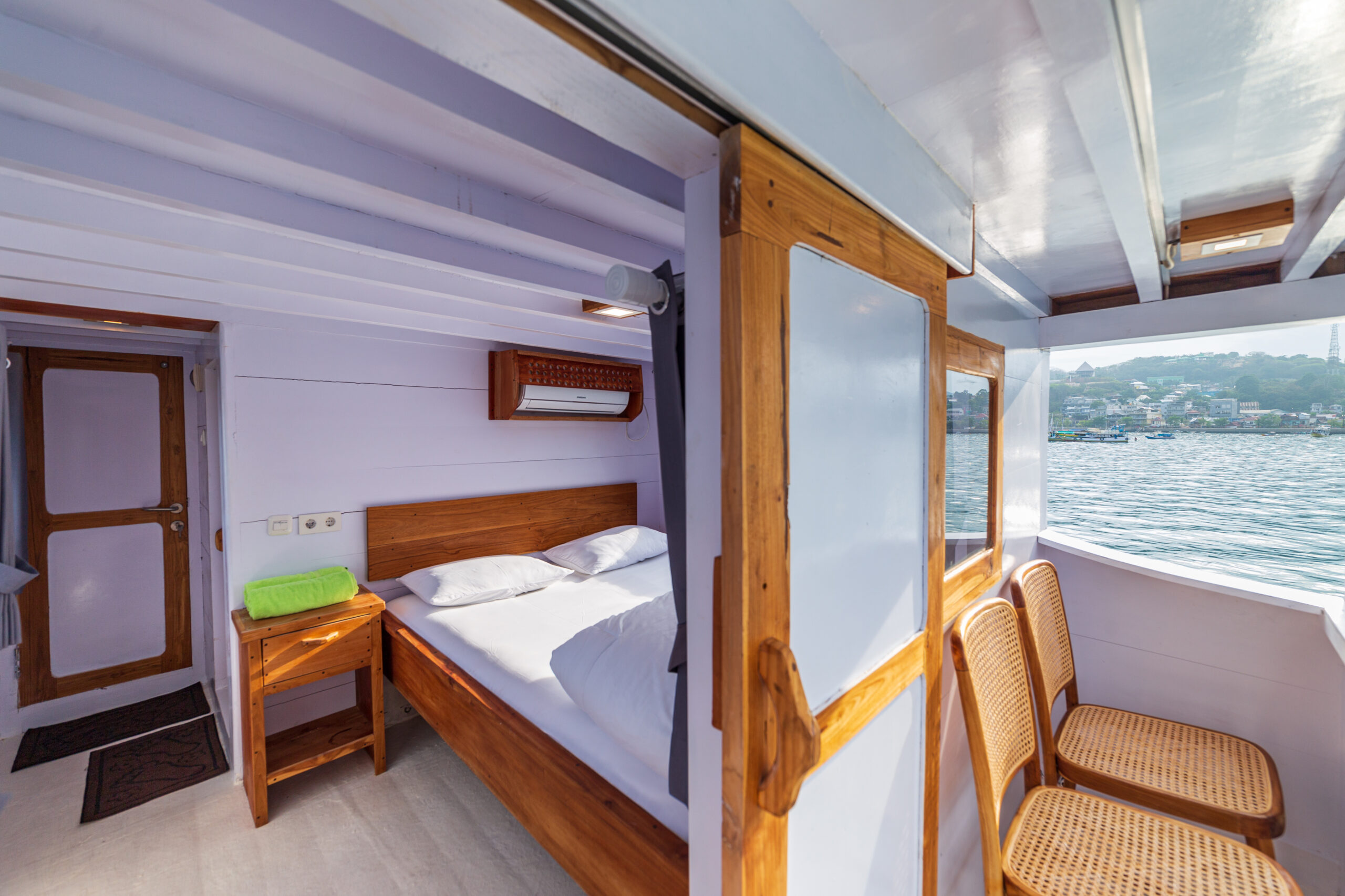 Luxury Boat Rental Labuan Bajo for 14 Persons