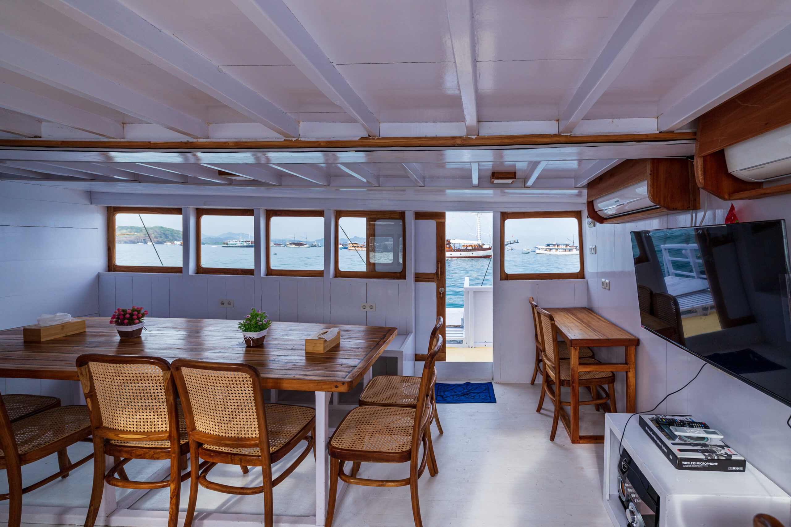 Book Jessie Phinisi Private Charter 2026