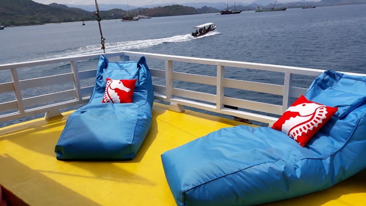 Short Komodo Cruise with Canoe & Snorkeling