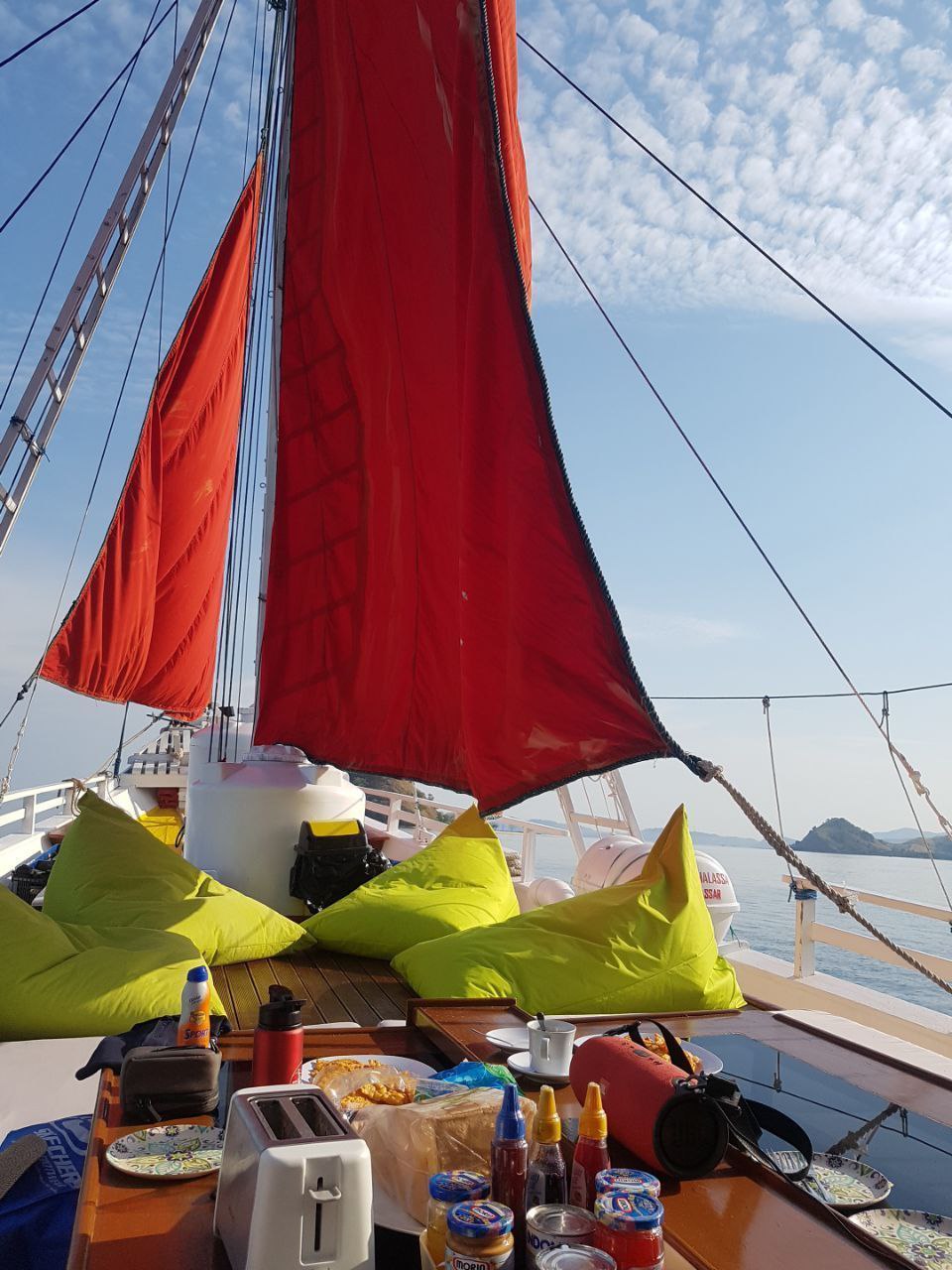 2D1N Komodo Liveaboard with Karaoke & AC